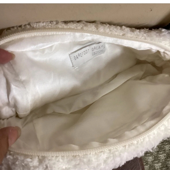 Barefoot Dreams Cozy Toiletry Bag/Case NWOT - Picture 4 of 6